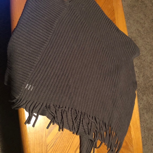 A shoulder Covering - Picture 2 of 3